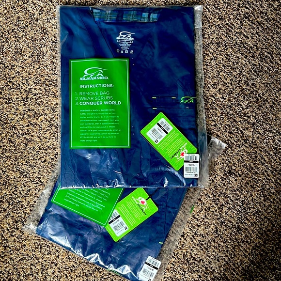 Men’s NWT Iguanamed scrub set - Picture 3 of 3